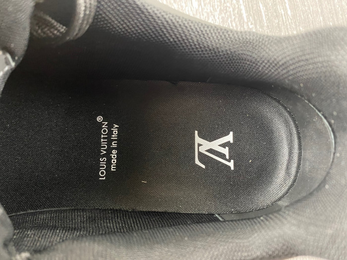 L0VT SNEAKER