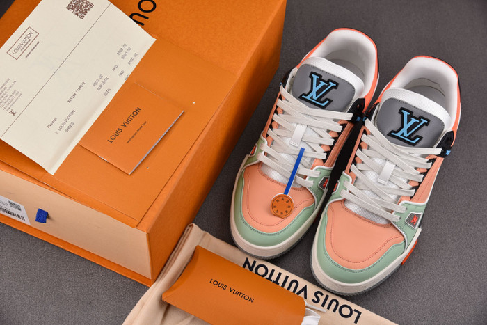 L0VT SNEAKER