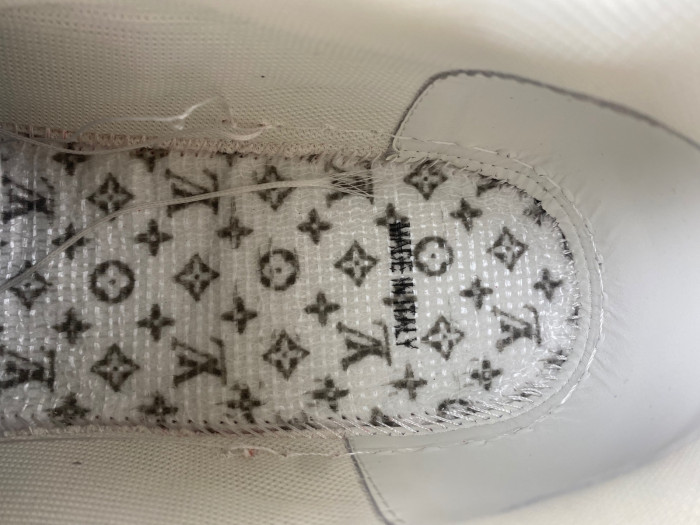 L0VT SNEAKER